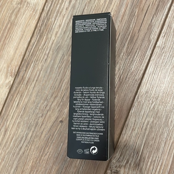Fenty beauty Stunna Lip Paint Longwear Fluid Lip Color (shade: unbutton) - Picture 5 of 6